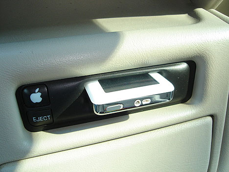 Play  Ipod   on Recycle Your Car Cassette Player Into An Ipod Dock   Shiny Shiny