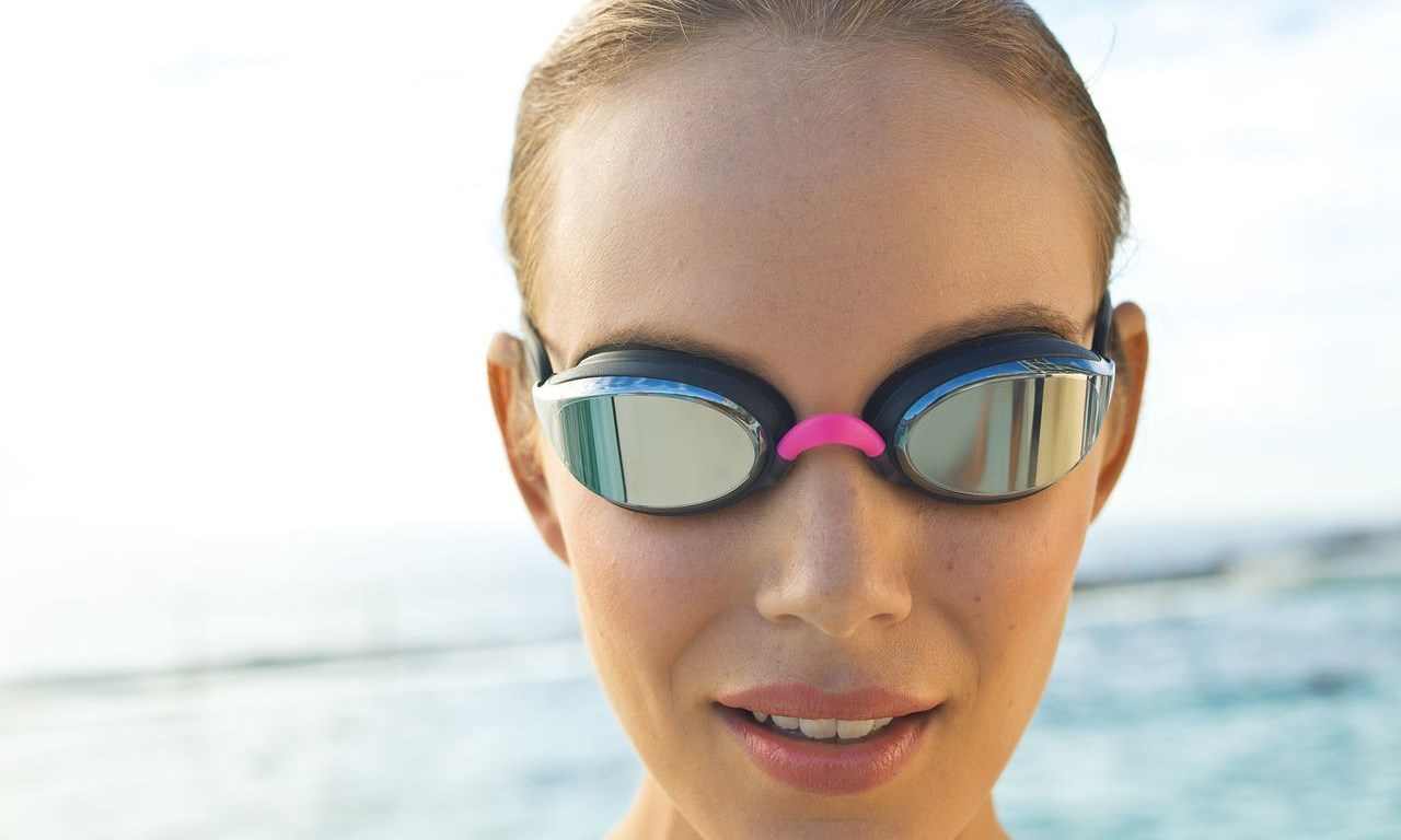 swimming goggles for the pool and sea 